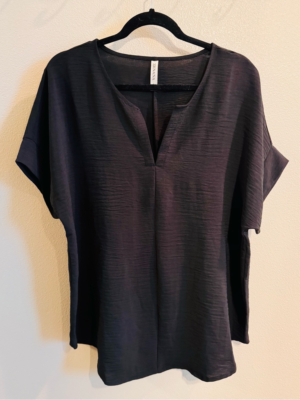 Zenana Outfitters Black V-Neck Dolman Top - Picture 2 of 4